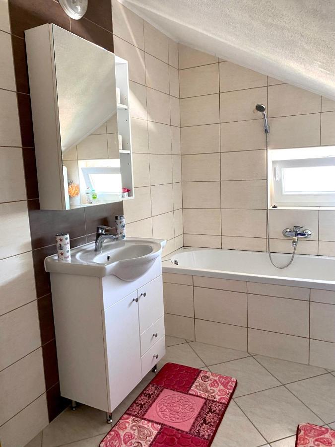 Big Apartment 3 Bedrooms Бихач Экстерьер фото